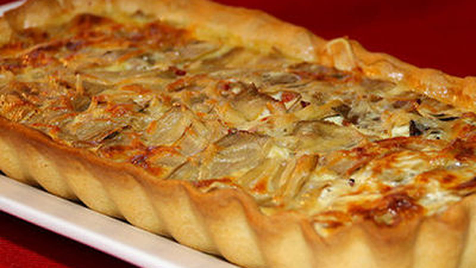Tarte aux blettes, allumettes de poulet et gruyère râpé