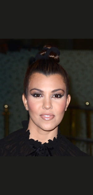 Le chignon torsad&eacute; de Kourtney Kardashian