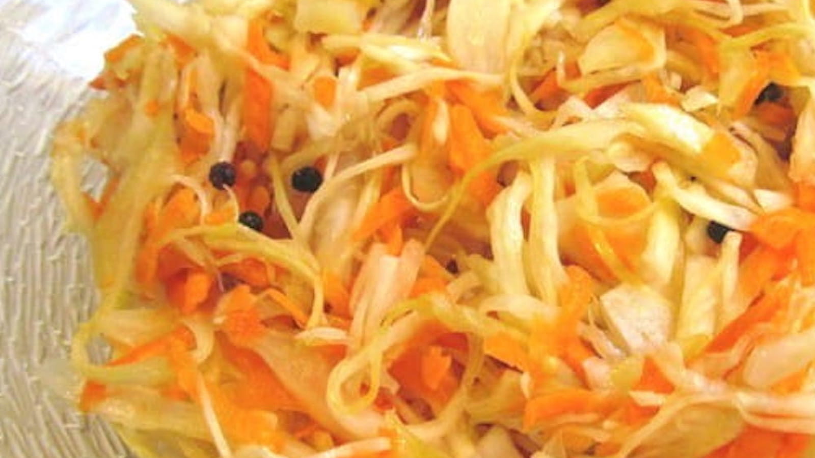 Chou blanc fermenté avec des carottes