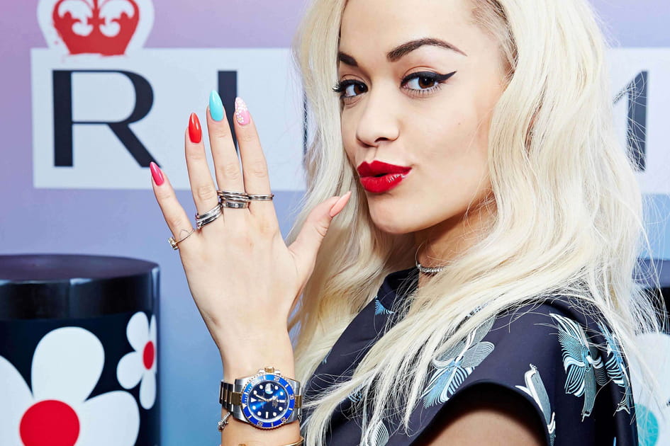 La manucure fleurie de Rita Ora