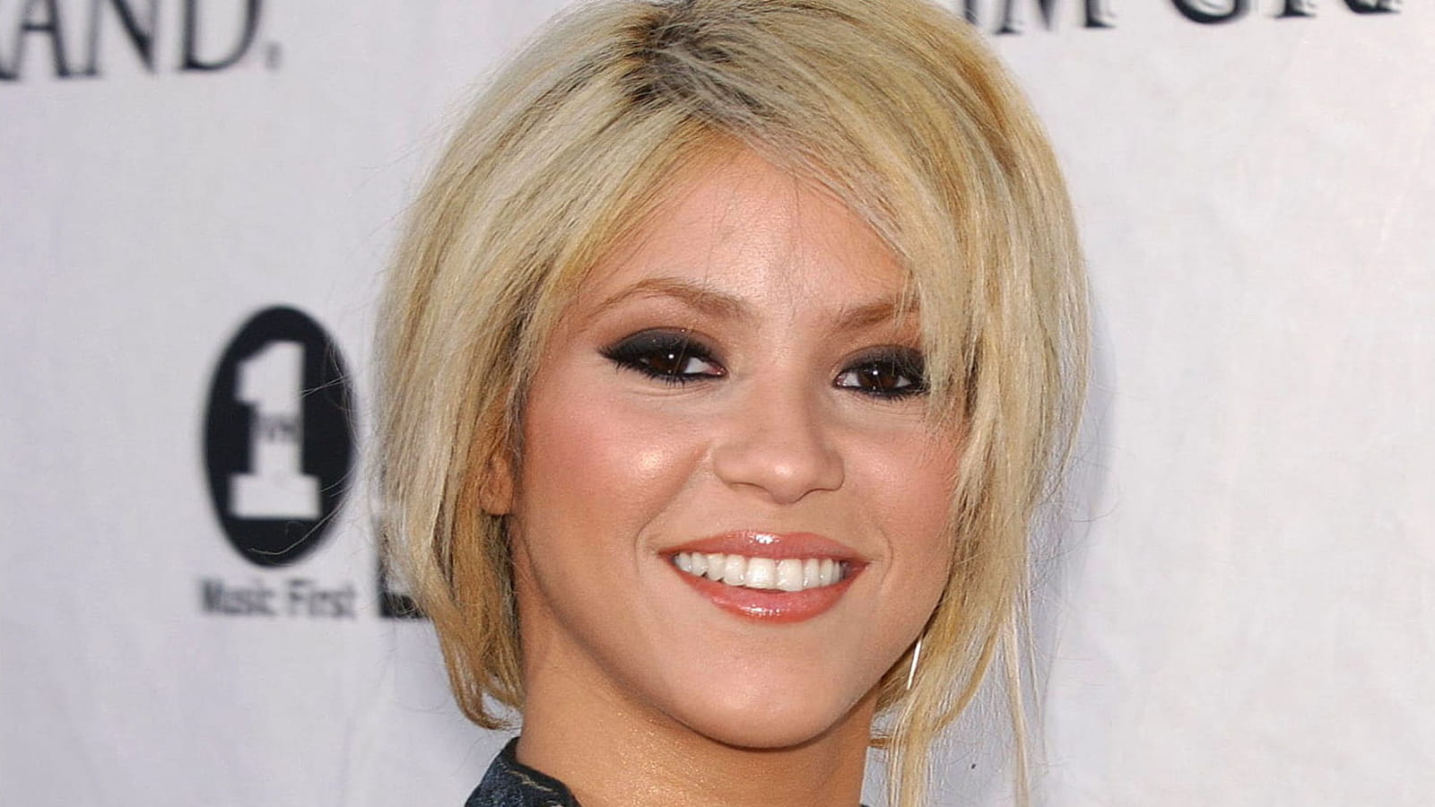 Shakira, véritable caméléon capillaire 