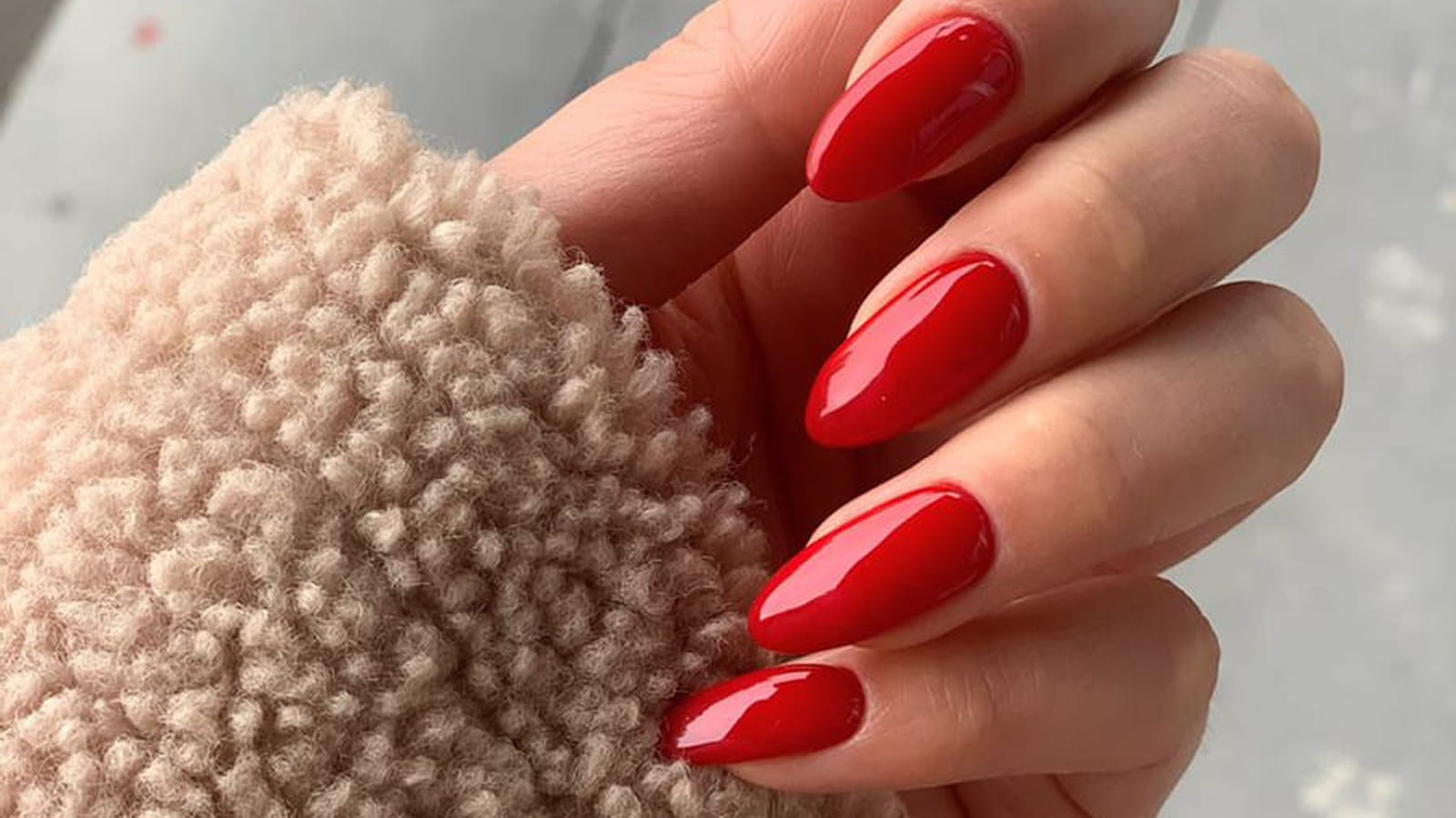 Manucure rouge classique 