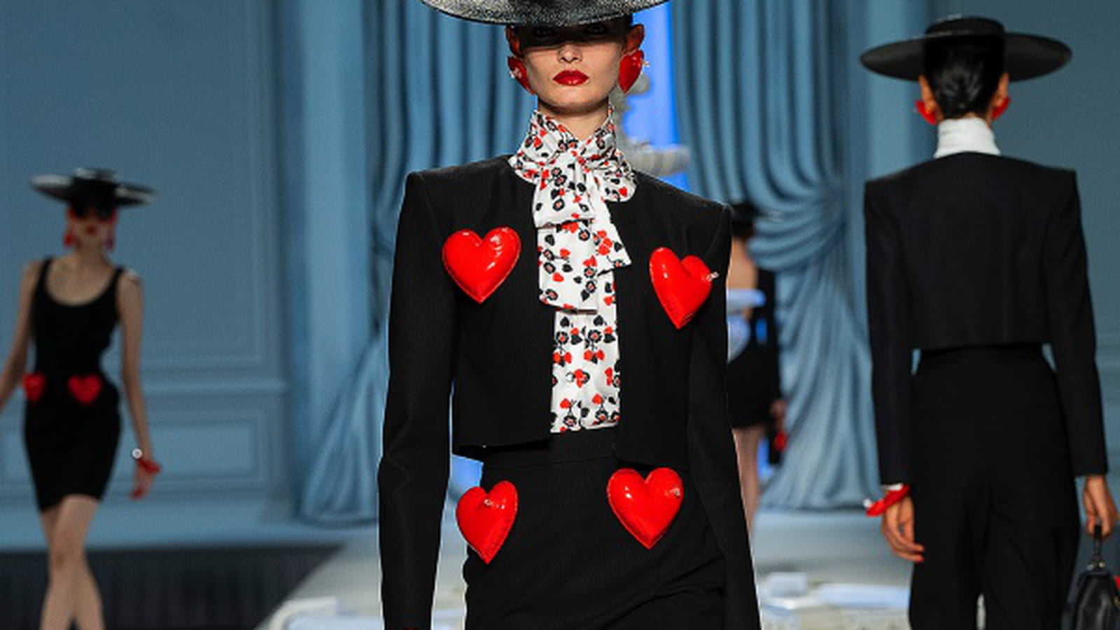  Moschino