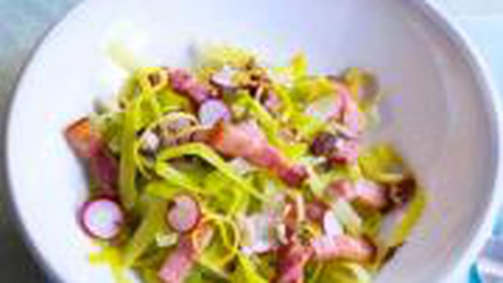 Salade gourmande lardons, poireaux et radis