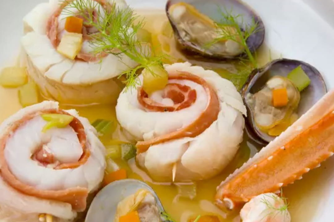 Médaillon de merlan au bouillon de crustacés