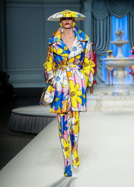 Look 38&nbsp;du d&eacute;fil&eacute; Moschino