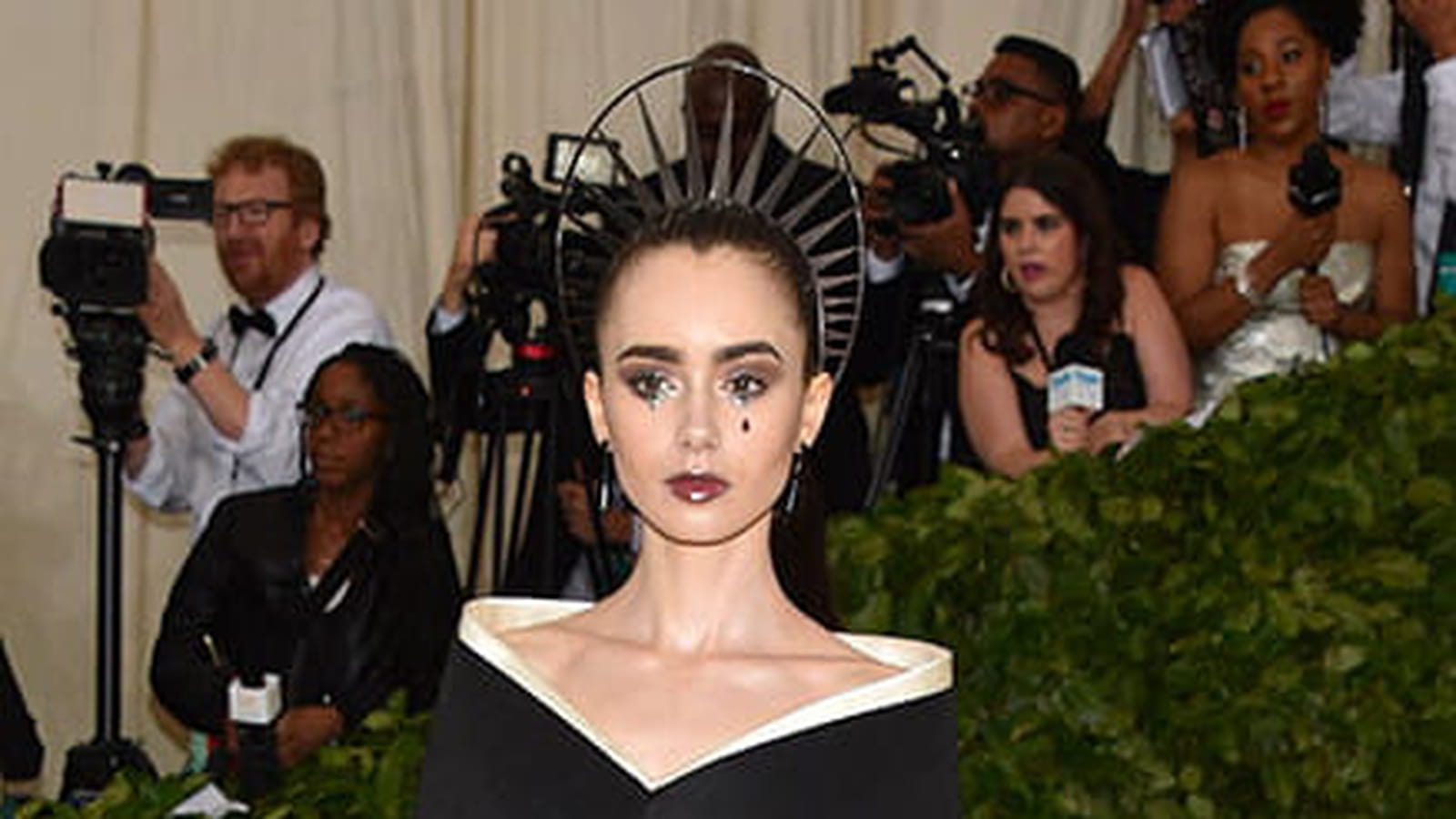 Lily Collins le 7 mai 2018