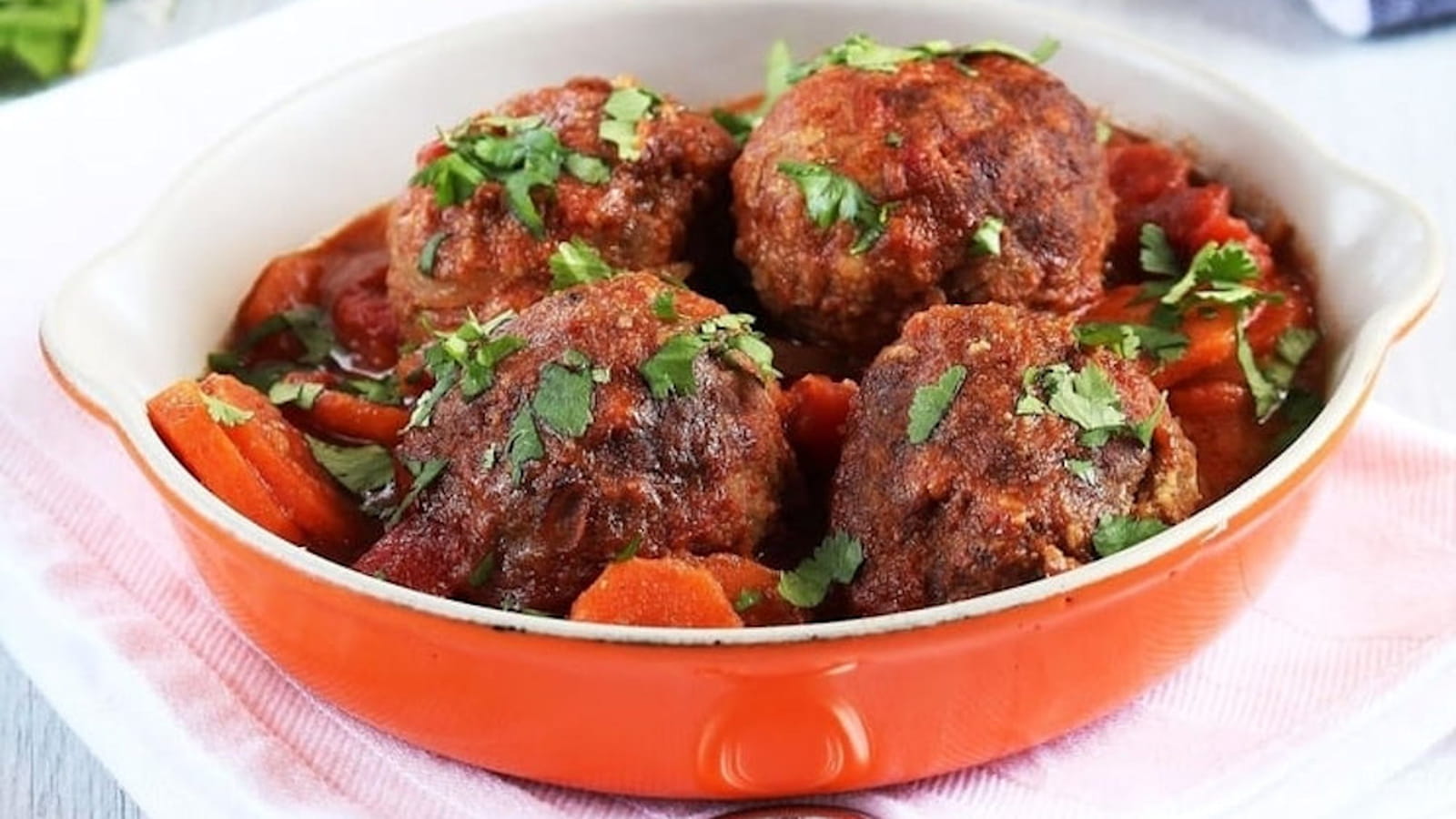 Boulettes de boeuf à la crème de pois chiche et cumin