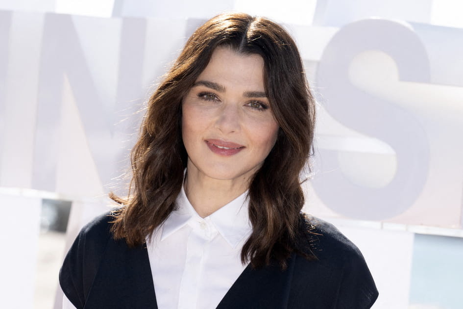 Le mi-long ondul&eacute; de Rachel Weisz