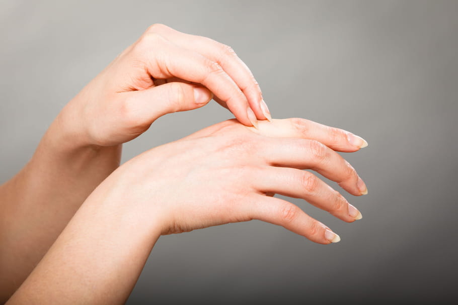 Dermatologie : causes, symptômes, traitements des problèmes de peau