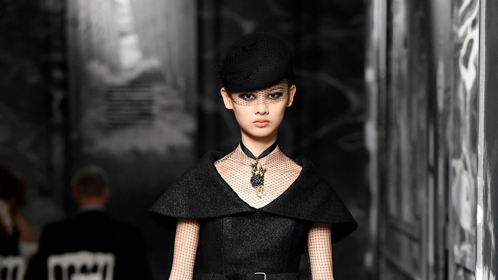 Look 10