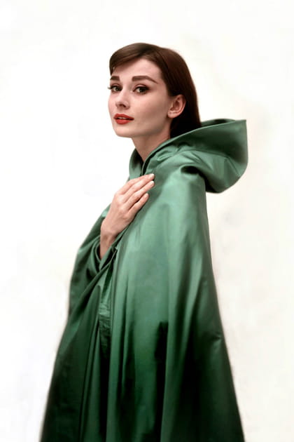 Audrey Hepburn en cape verte