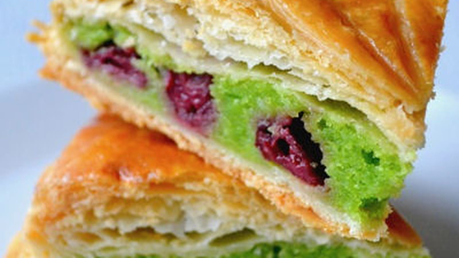 Galette des rois crème d'amande pistache cerises