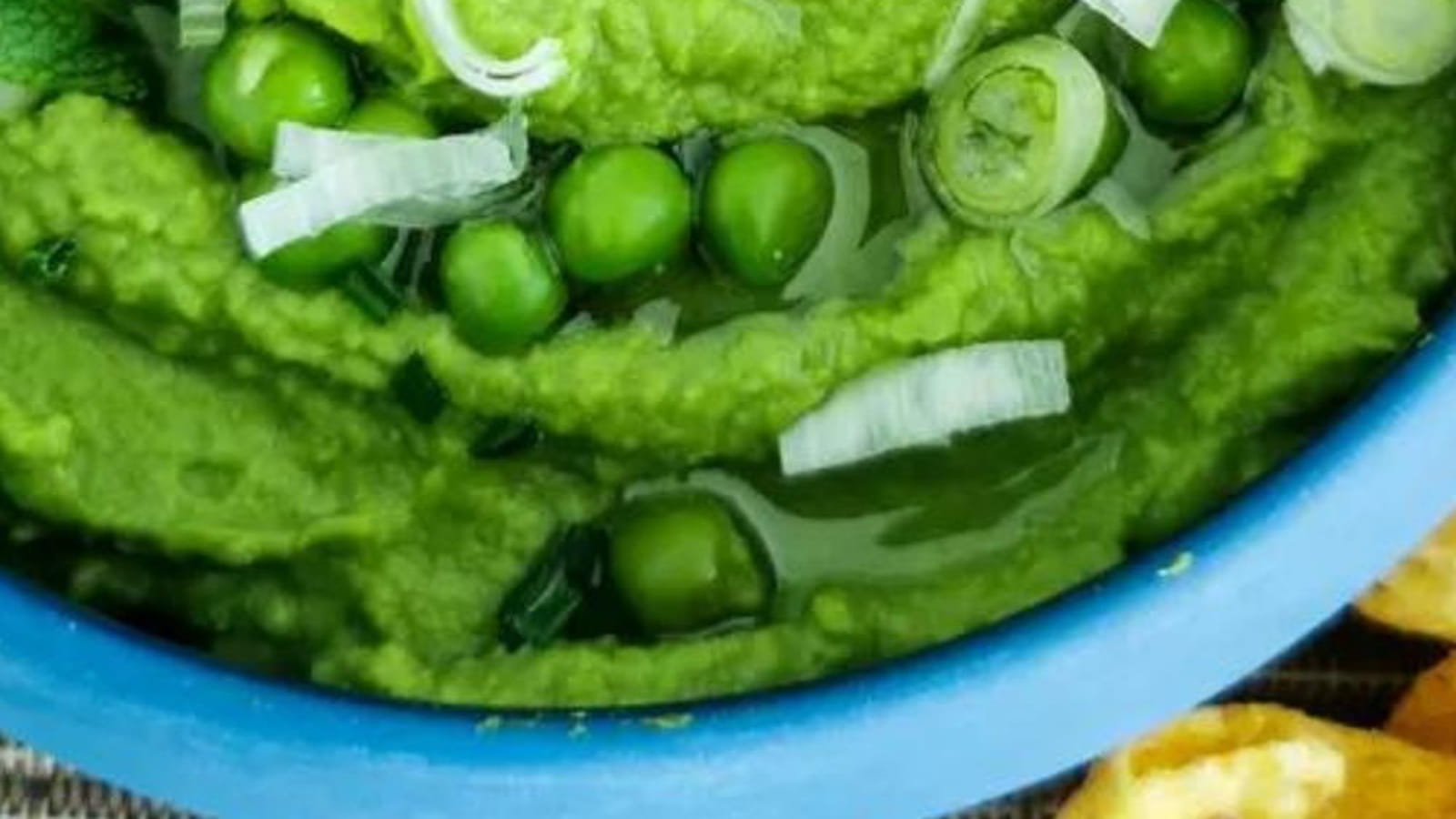 Houmous de petits pois à la menthe et à l'huile de colza