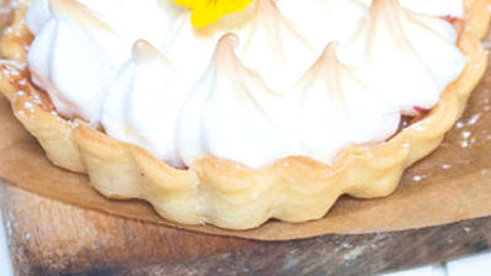 Tartelette à la rhubarbe meringuée