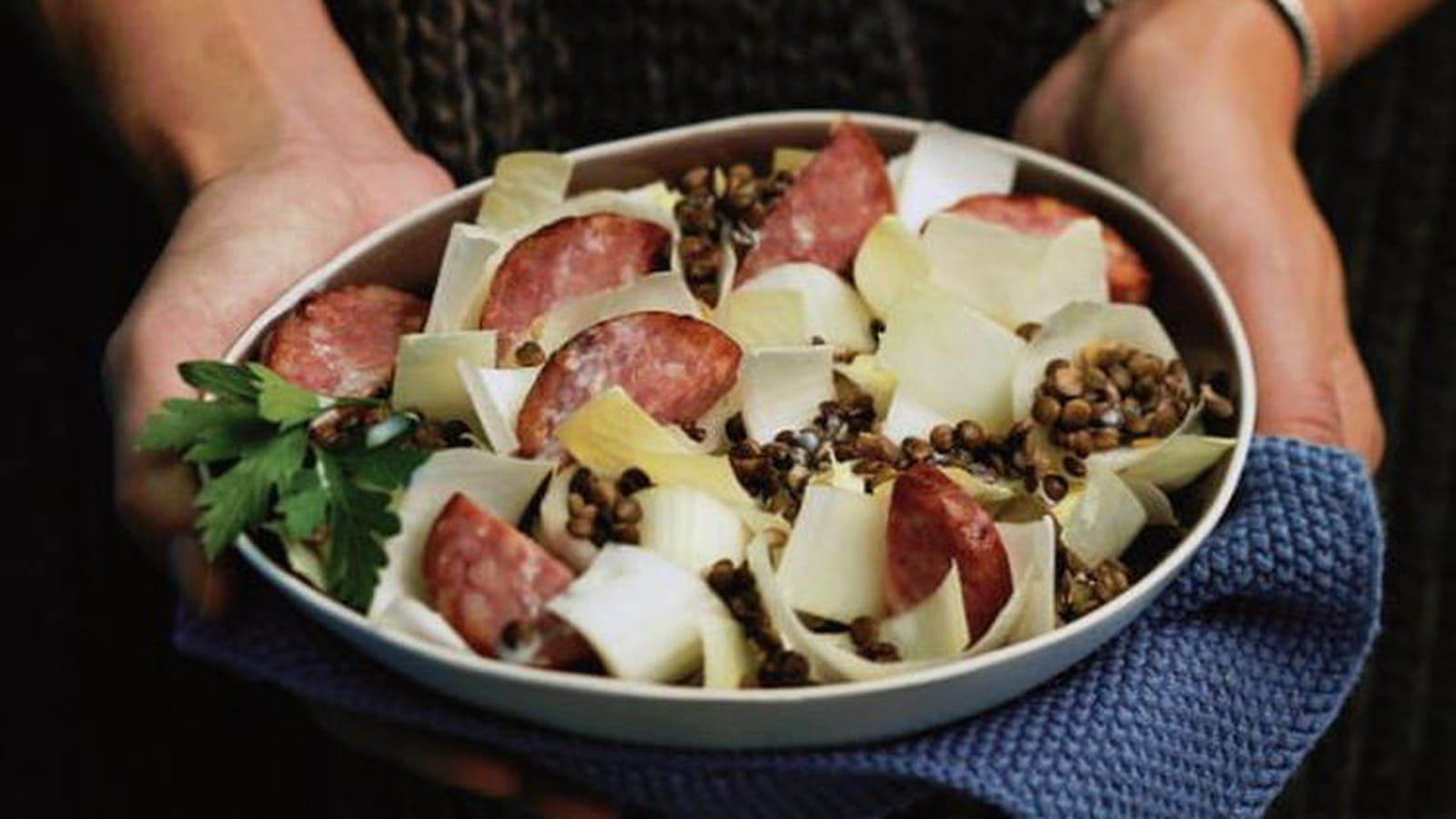 Salade d'endives tiède à la saucisse de Morteau
