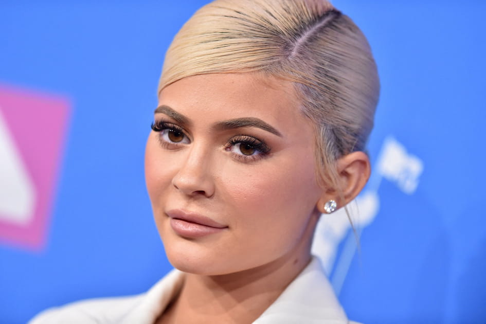 Kylie Jenner est &eacute;blouissante en blonde