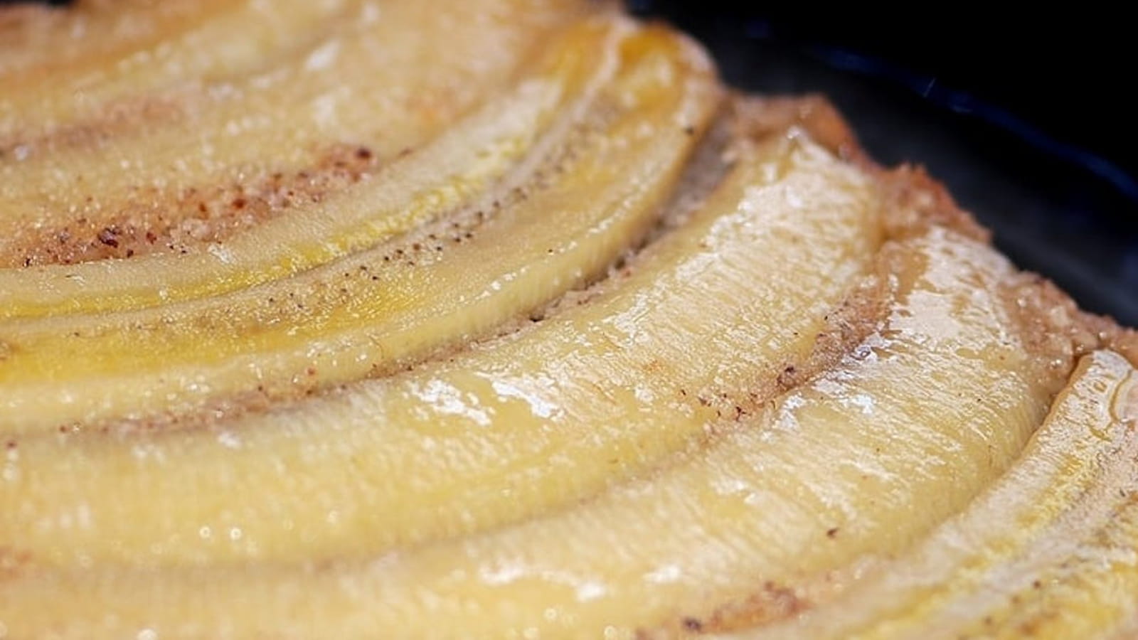 Gâteau renversé bananes et noisettes