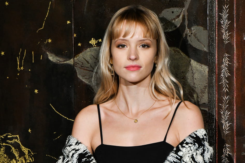 Top&nbsp;: Ang&egrave;le et son rouge &agrave; l&egrave;vres corail