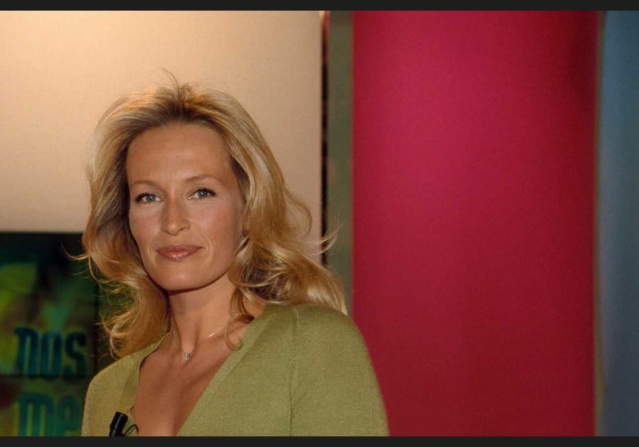 Estelle Lef&eacute;bure, &eacute;blouissante avec son brushing a&eacute;rien