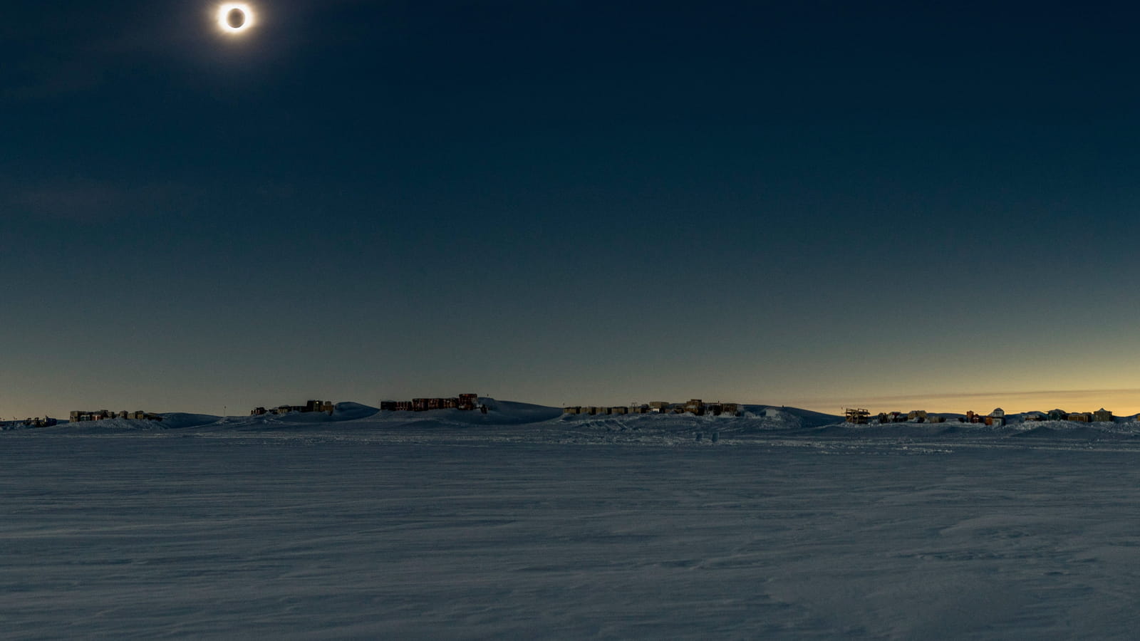 Eclipse en Antarctique (2021)
