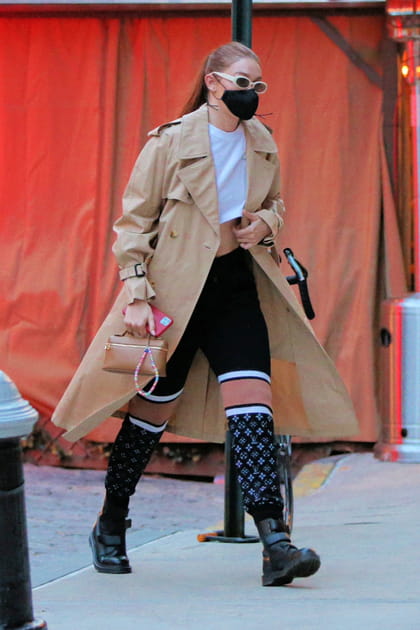 Gigi Hadid en cycliste et chaussettes assortis