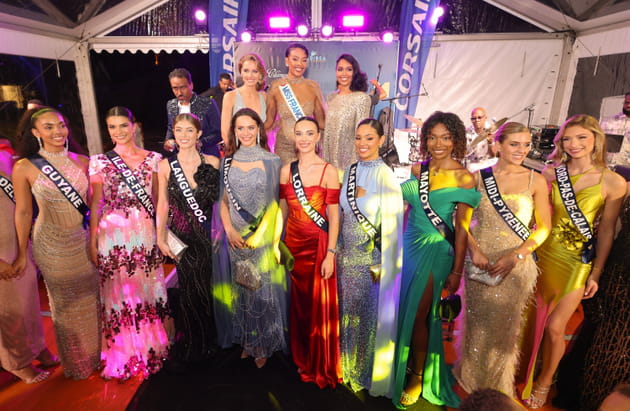 Amandine Petit, Angélique Angarni-Filopon et Clémence Botino posent au gala des candidates