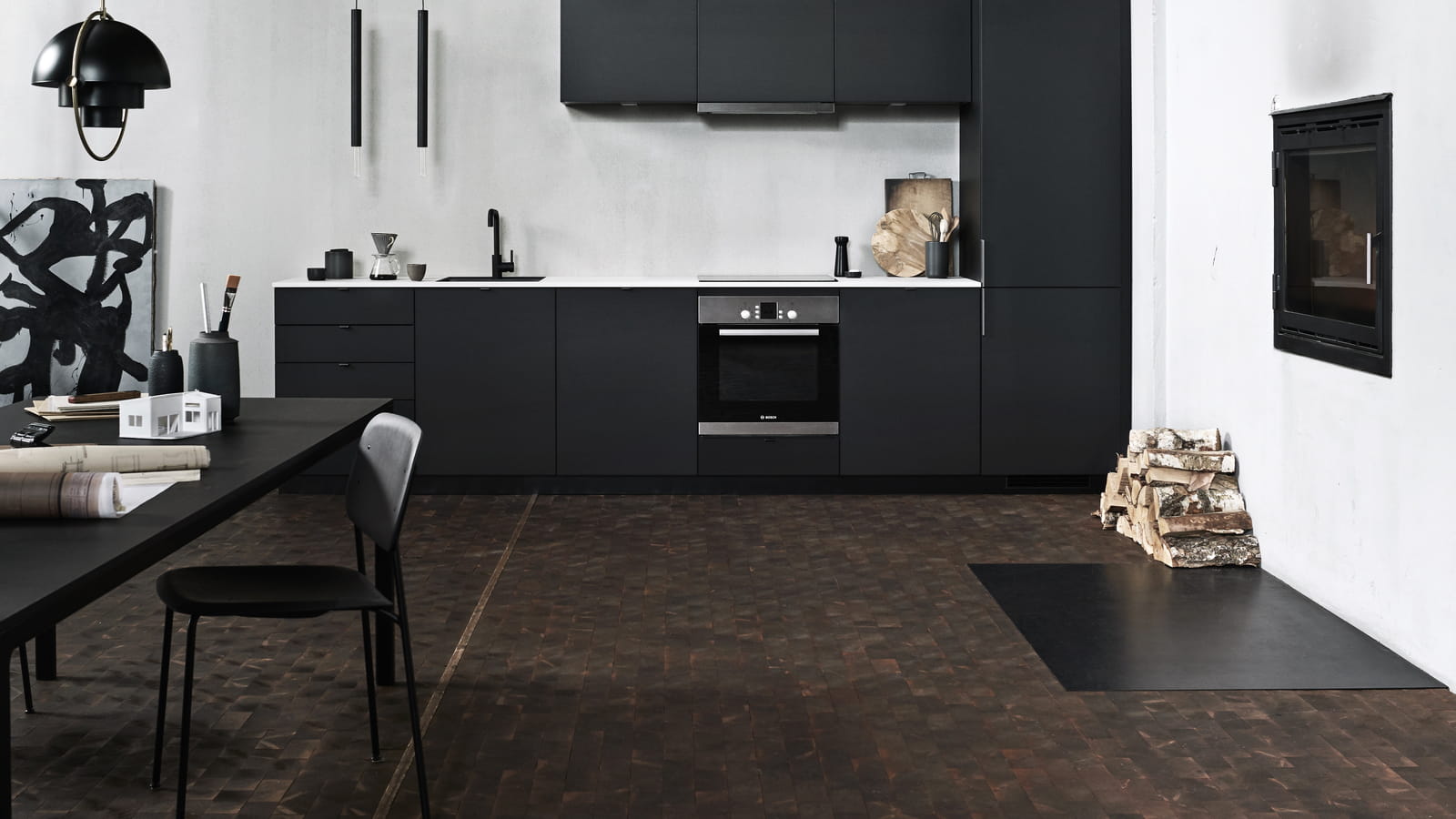 Cuisine noire sur fond blanc 