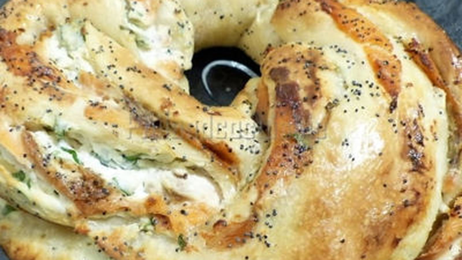 Pizza couronne torsadée au saumon fumé