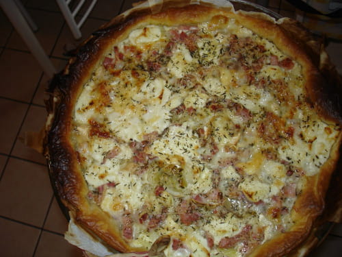 Tarte au chèvre, oignons et lardons