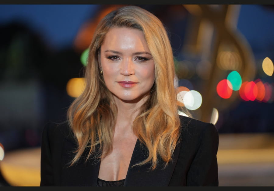 Les cheveux ondul&eacute;s de Virginie Efira
