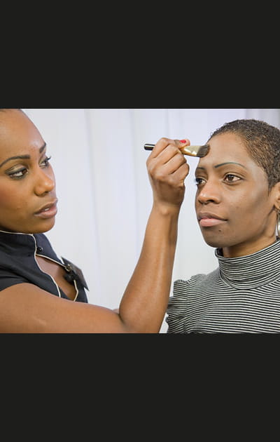 Zoom sur le maquillage de base