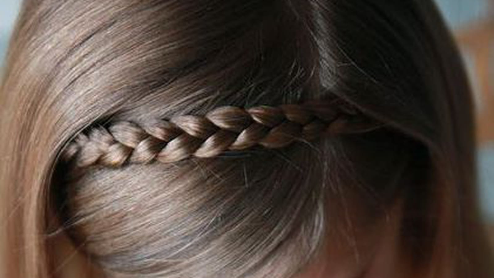 Une tresse headband