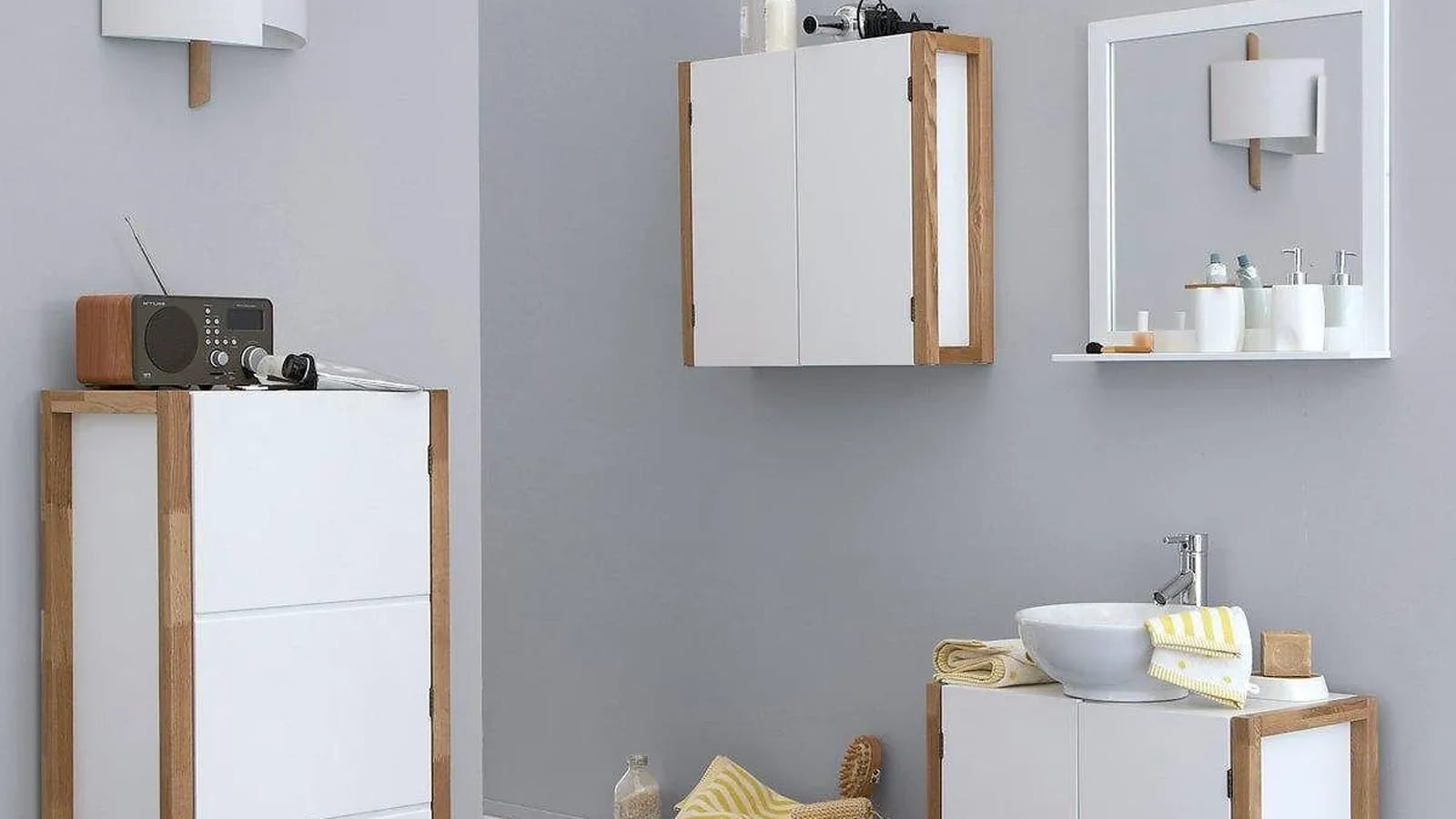 Un meuble de salle de bain façon armoire à pharmacie