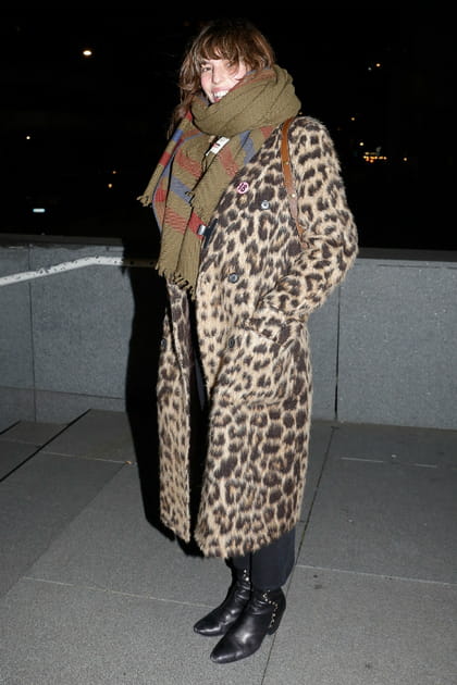 Lou Doillon en manteau l&eacute;opard