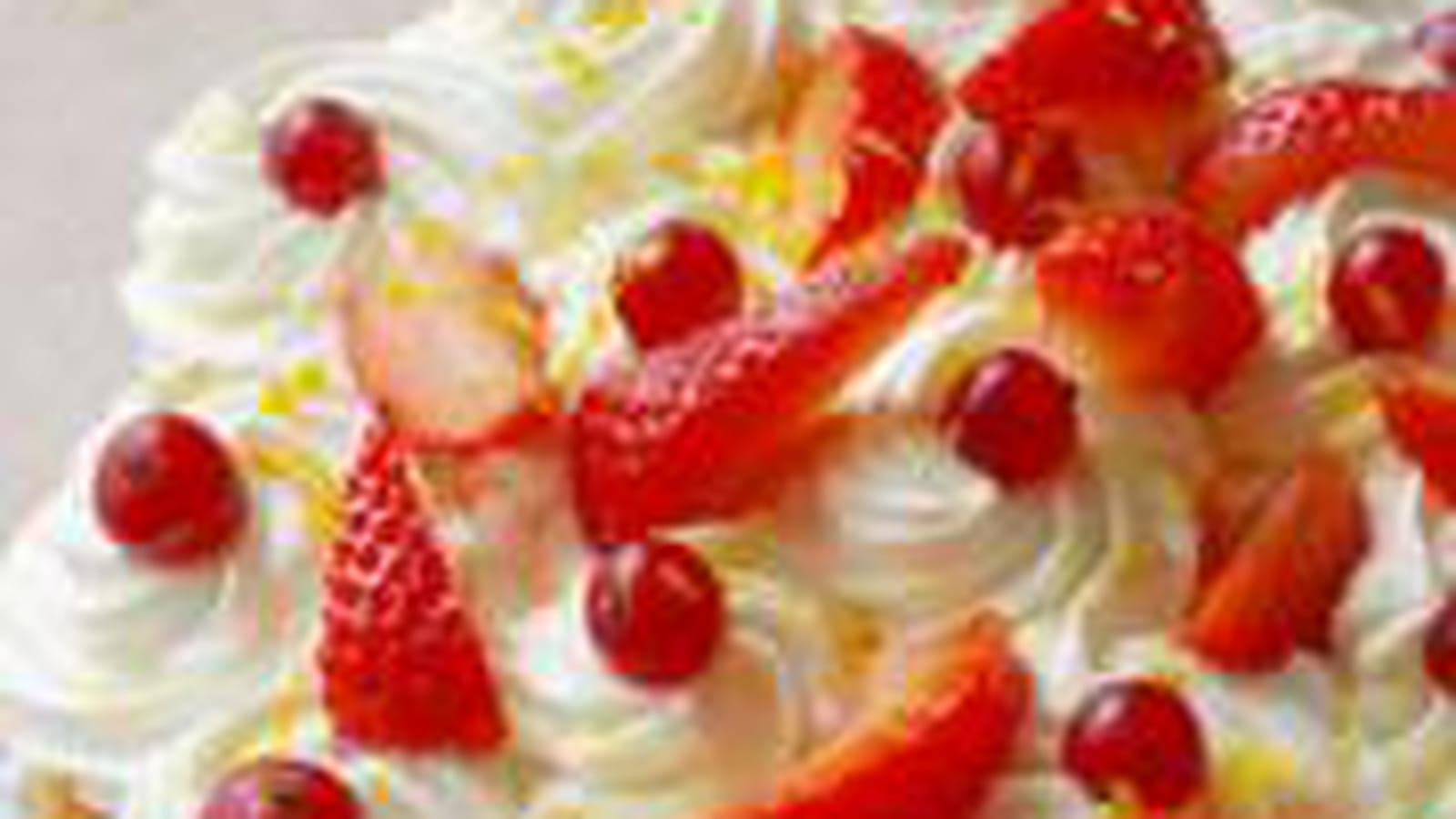 Orange, chantilly, groseilles, fraises