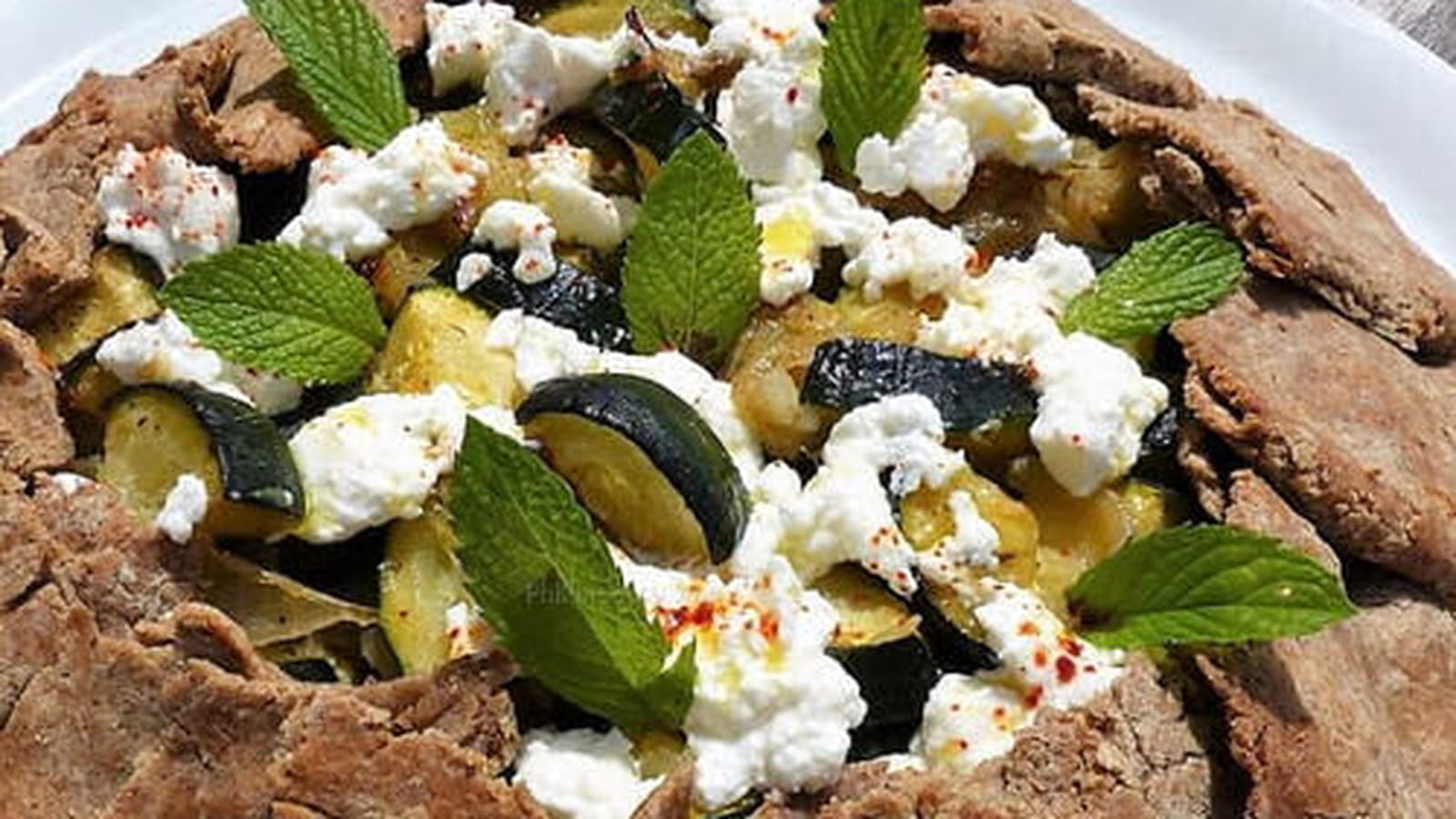 Tarte rustique aux courgettes et au chèvre frais