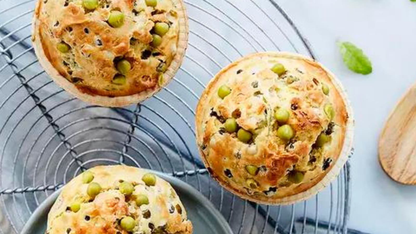 Muffin de petits pois, menthe et parmesan