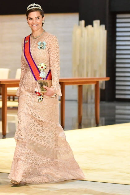 Victoria de Suède en robe nude en dentelle
