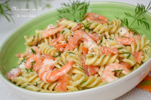 pâtes spirelli aux crevettes et saumon fumé avec leur crème à l'aneth