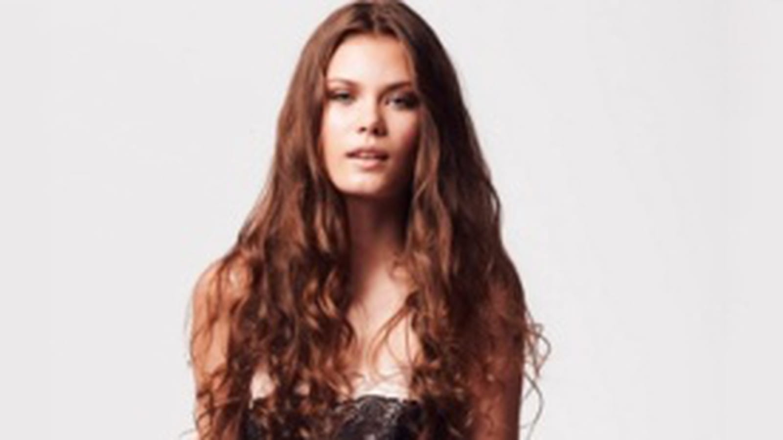 Robe bustier en dentelle de Lipsy