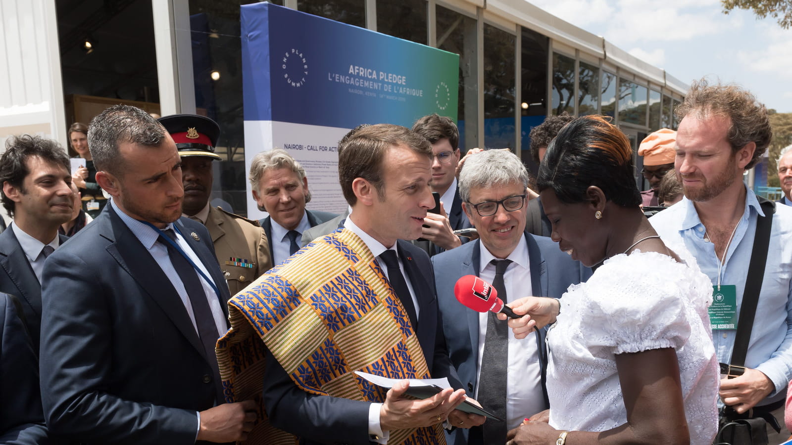 Emmanuel Macron, Iffoua Marina Kra et le président kényan Uhuru Kenyatta  