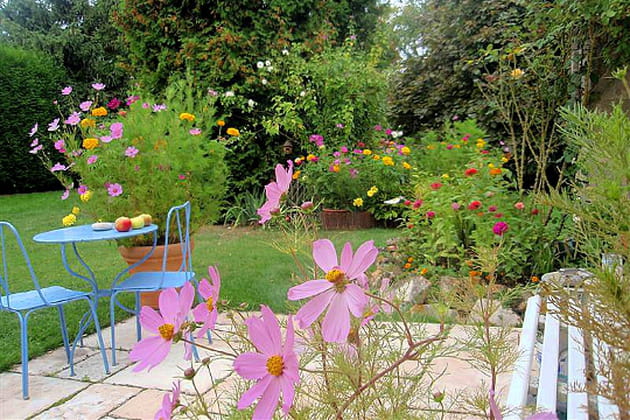 Le tr&egrave;s champ&ecirc;tre jardin de Brigitte