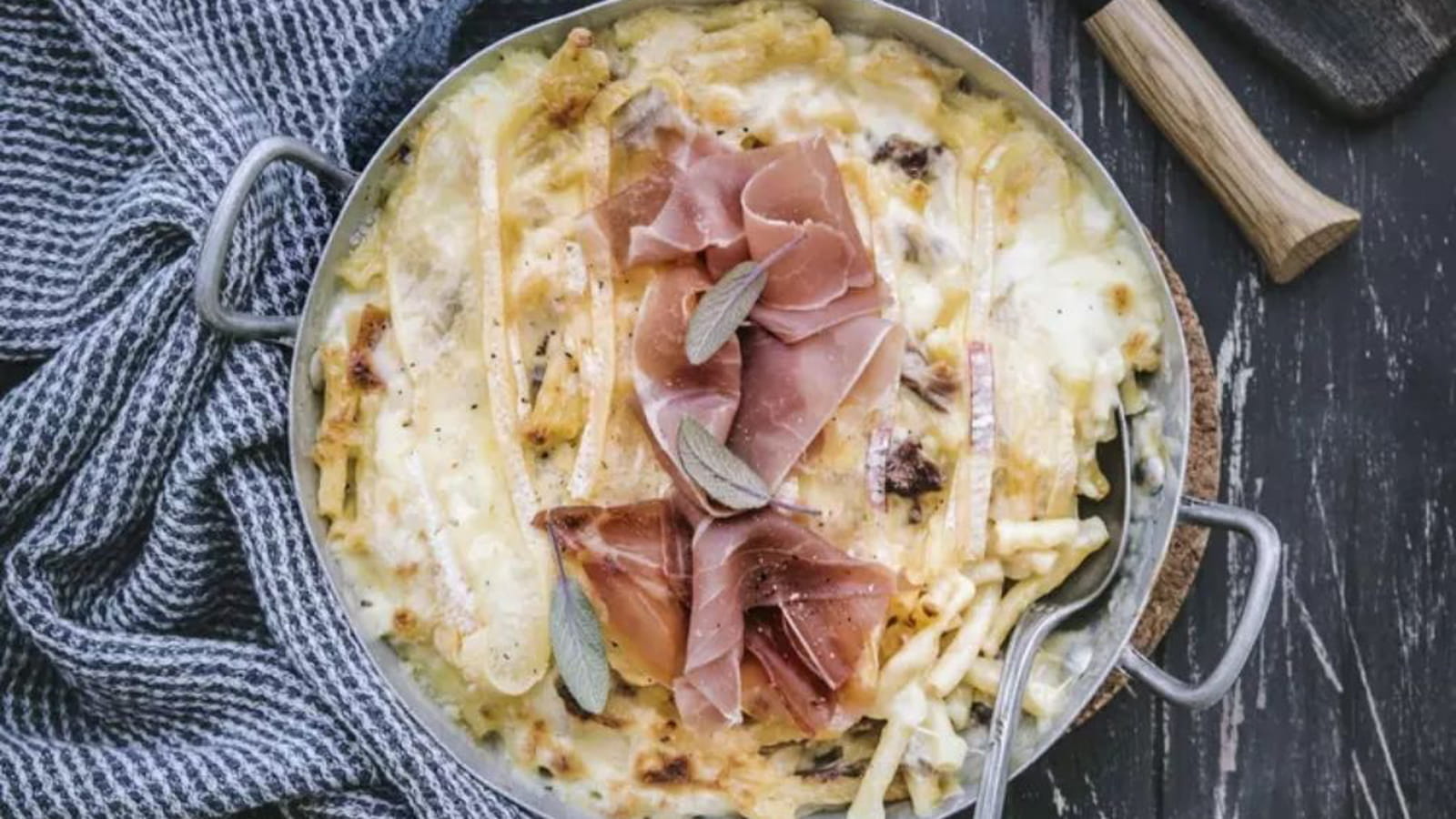 Mac and cheese façon tartiflette et jambon cru