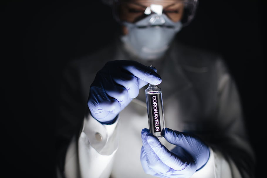 Soigner et vaincre la maladie Covid-19 : traitements et vaccins