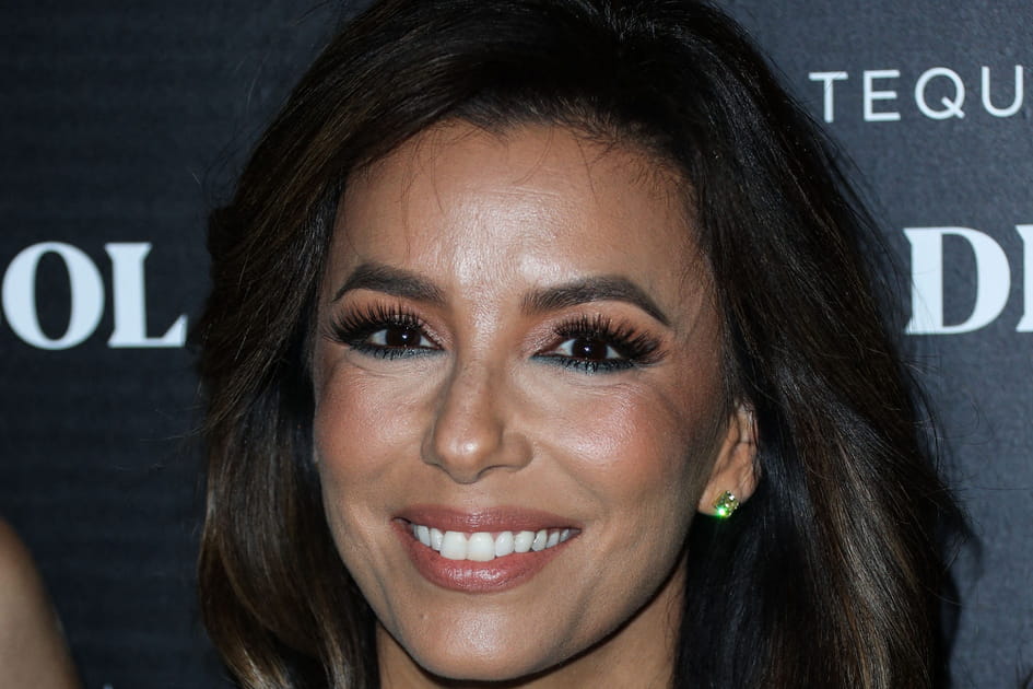 Eva Longoria, sensuelle avec son ras de cil bleut&eacute;