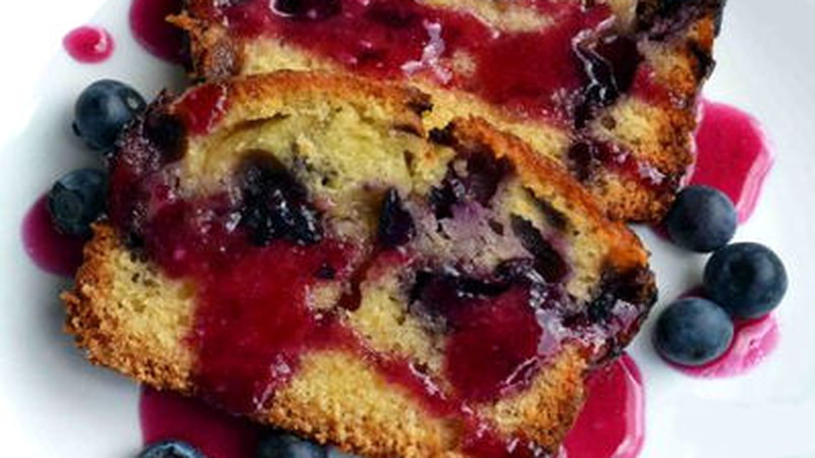 Cake aux myrtilles et son coulis