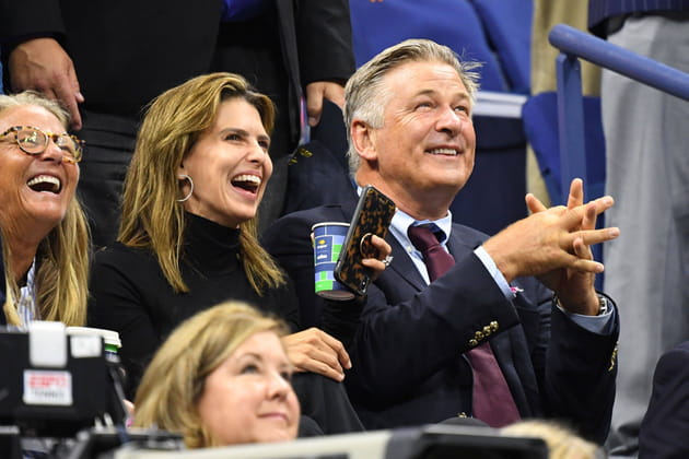 Hilaria Baldwin and Alec Baldwin, fascin&eacute;s par les balles jaunes