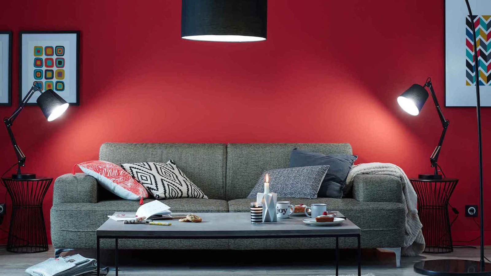 Salon rouge moderne