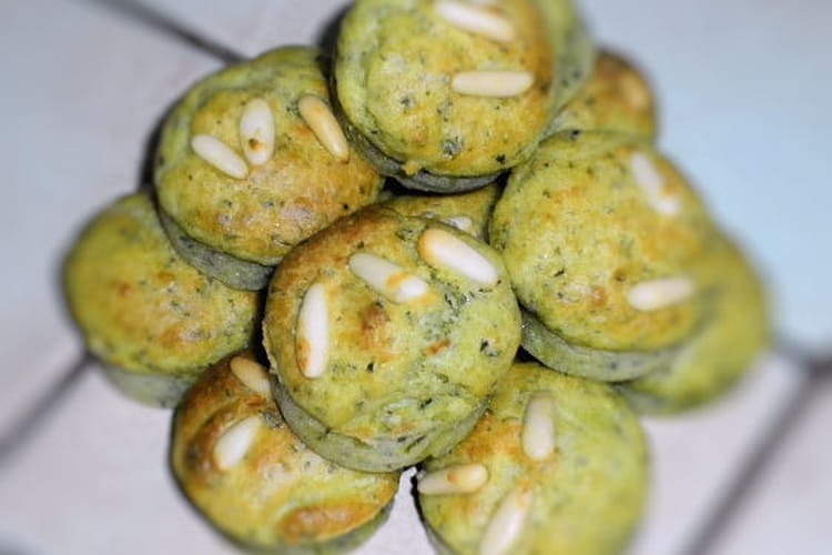 Recette de Muffins salés au pesto et au parmesan